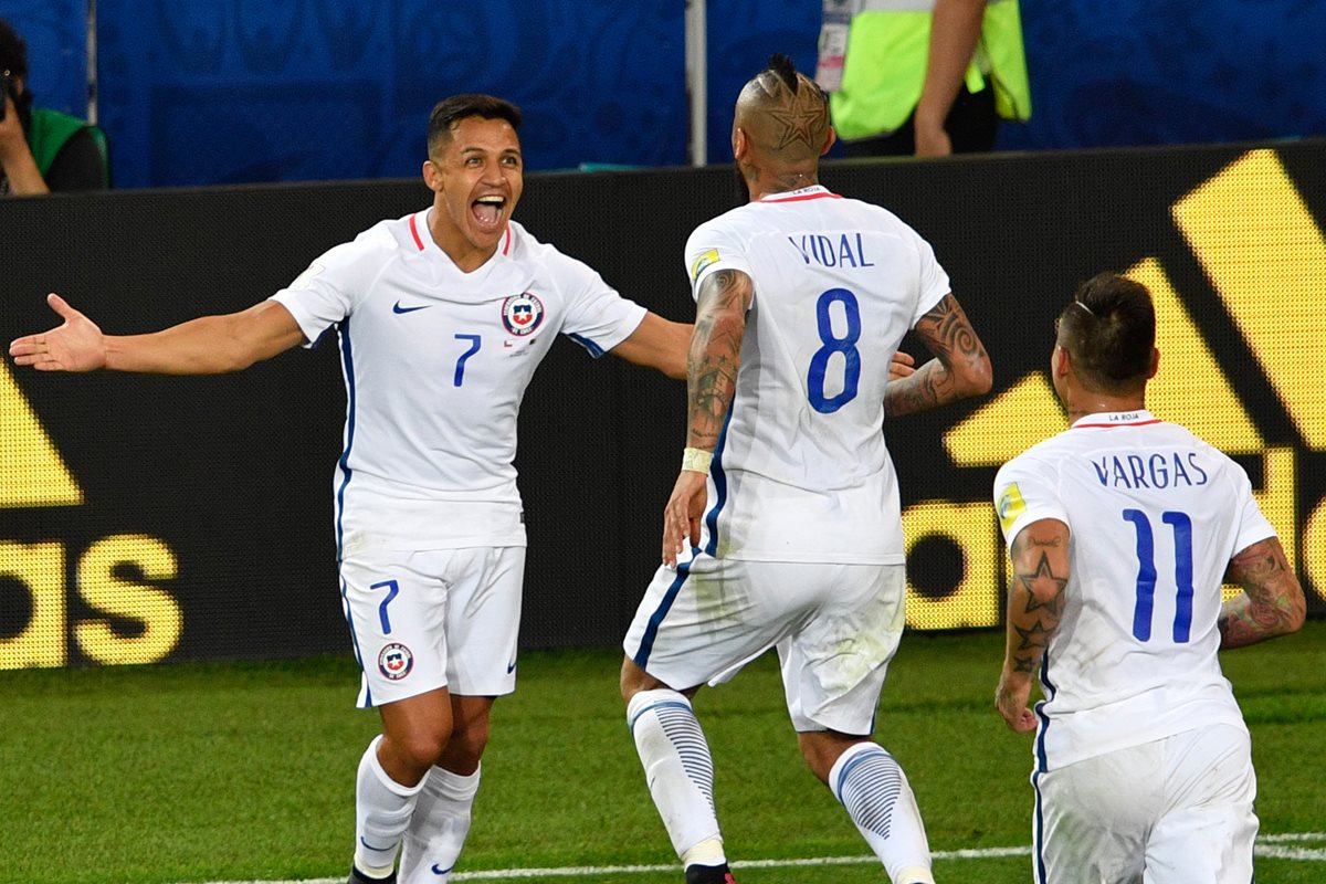 Chile consiguió una laboriosa victoria contra Camerún en el inicio de la Copa Confederaciones. (Foto Prensa Libre: AFP)