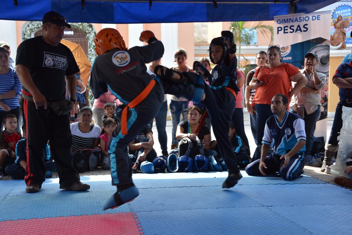 Los cursos de Karate son gratuitos y participan menores de 6 a 17 años.(Foto Prensa Libre: cortesía)