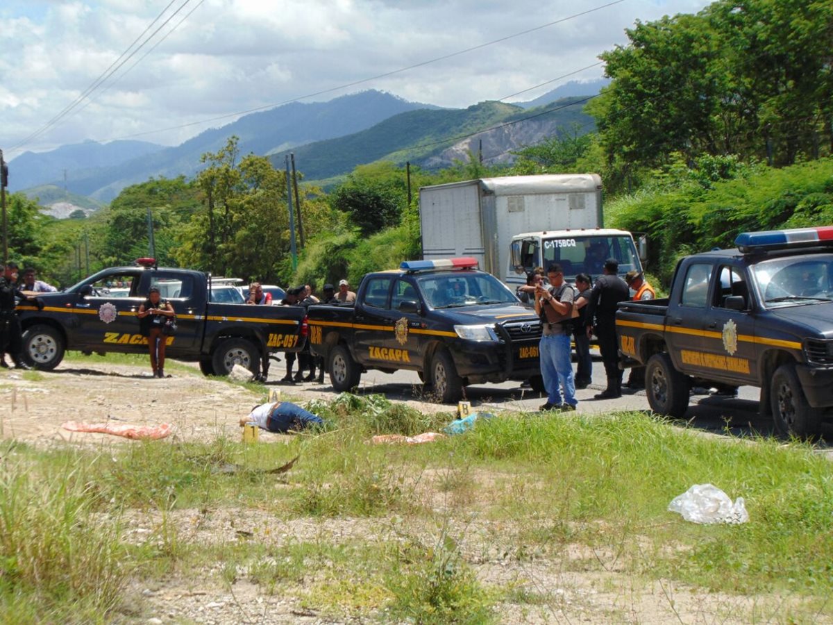 En el lugar conocido como Casas Pinto, Río Hondo, Zacapa fueron ultimados los jóvenes. (Foto Prensa Libre: Mario Morales)