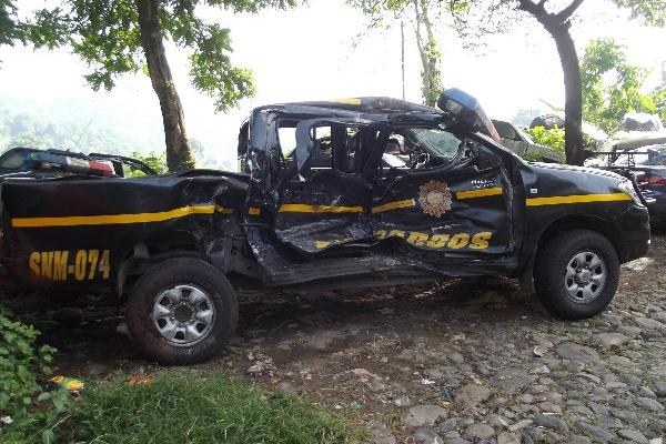Autopatrulla en que viajaba el agente de la PNC Temaj Vásquez, quien falleció en el IGSS.