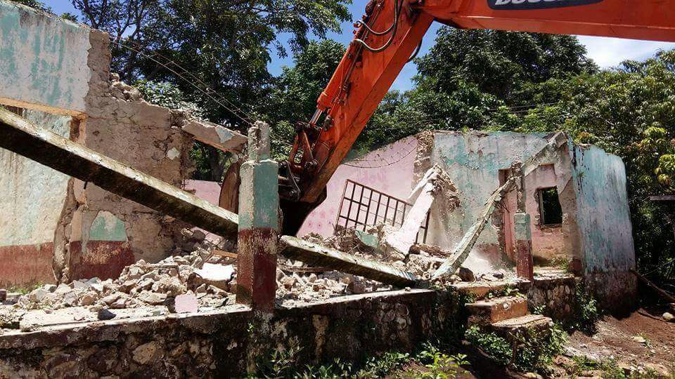 El antiguo edificio fue demolido, pero nunca se construyó el nuevo. (Foto Prensa Libre: Hugo Oliva)