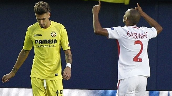 Fabinho, del Mónaco, celebra el primer gol del partido contra el Villarreal, en la repesca de la Champions League (Foto Prensa Libre: tomada de la Uefa)