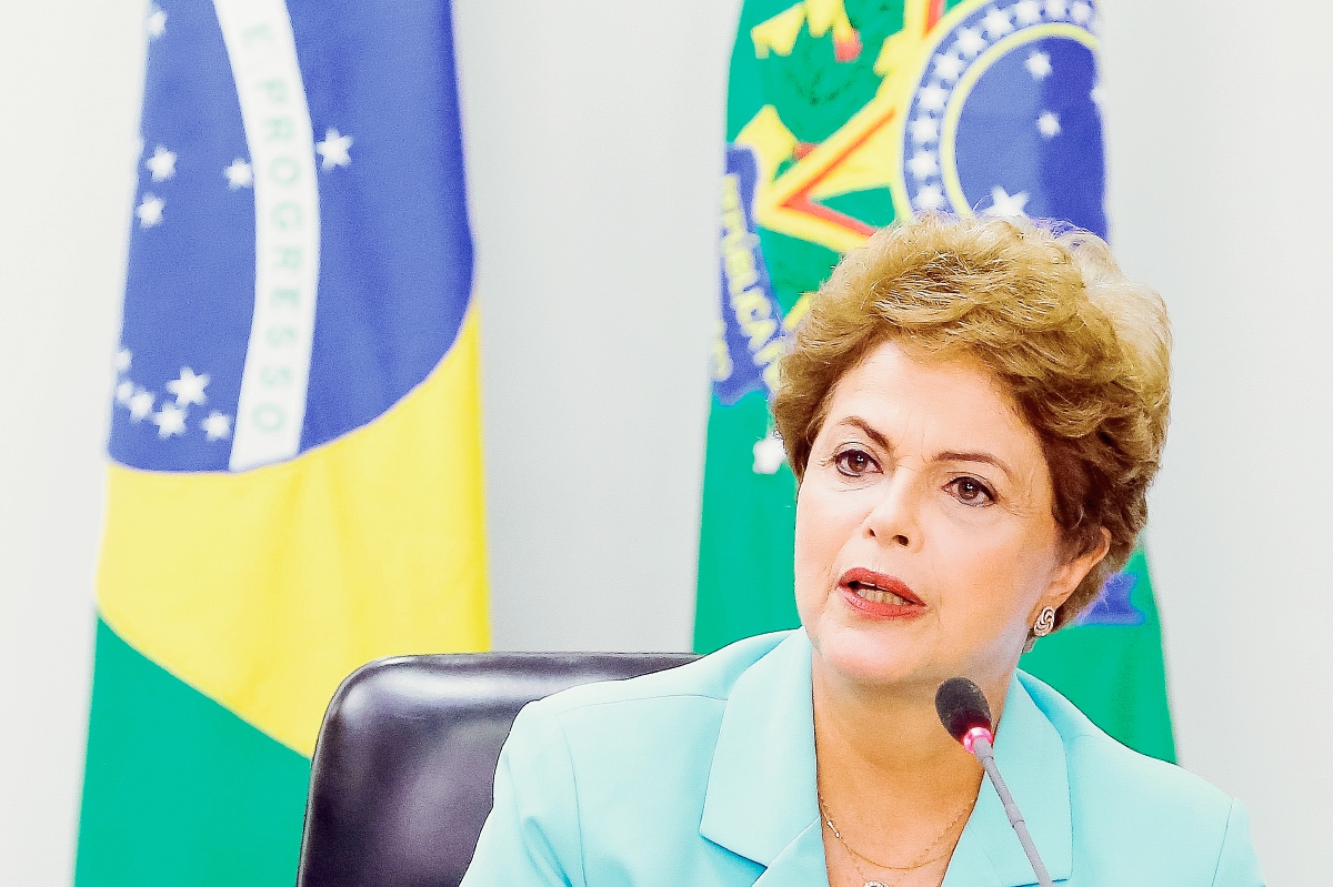 La presidenta Dilma Rousseff durante una reunión con representantes de los sindicatos en Brasilia. (Foto Prensa Libre:AFP).