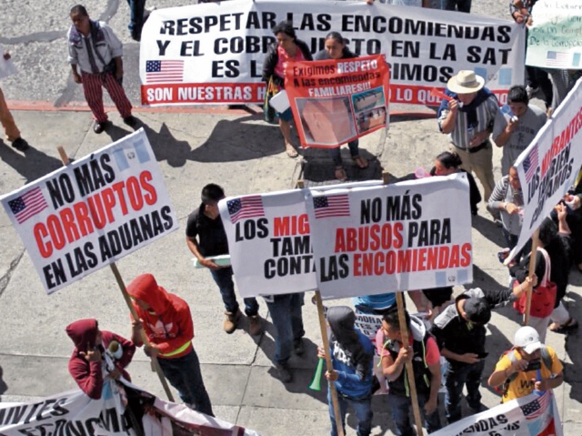 Representantes y propietarios de negocios de encomiendas protestaron ayer. ESBIN GARCÍA