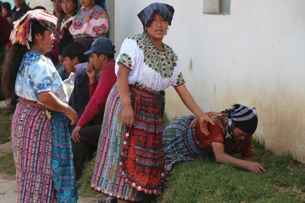 Familiares de la estudiante exigen justicia. (Foto Prensa Libre: Édgar Domínguez)