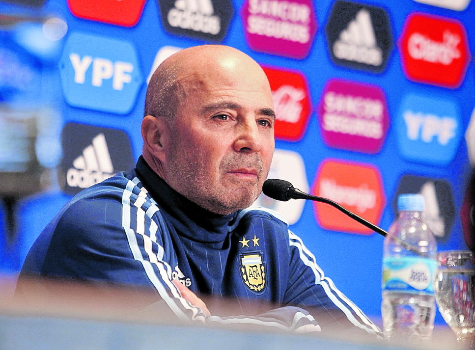 El técnico Sampaoli espera conformar el grupo que llevará a Rusia. (Foto Prensa Libre: EFE)