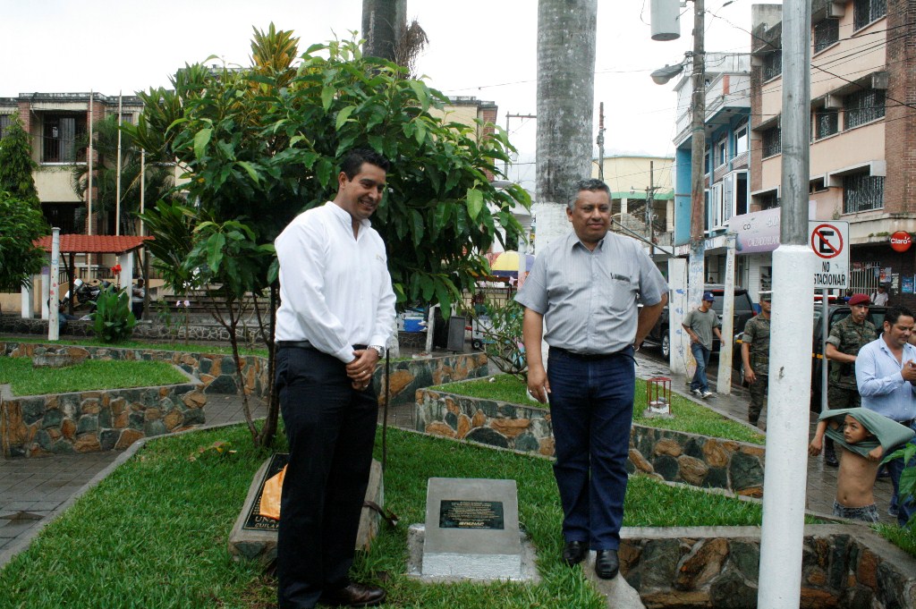 Rudy Gallardo, director ejecutivo del Renap, -izq- junto al gobernador de Santa Rosa, Henri Adelso Salazar. (Foto Prensa Libre: Oswaldo Cardona)