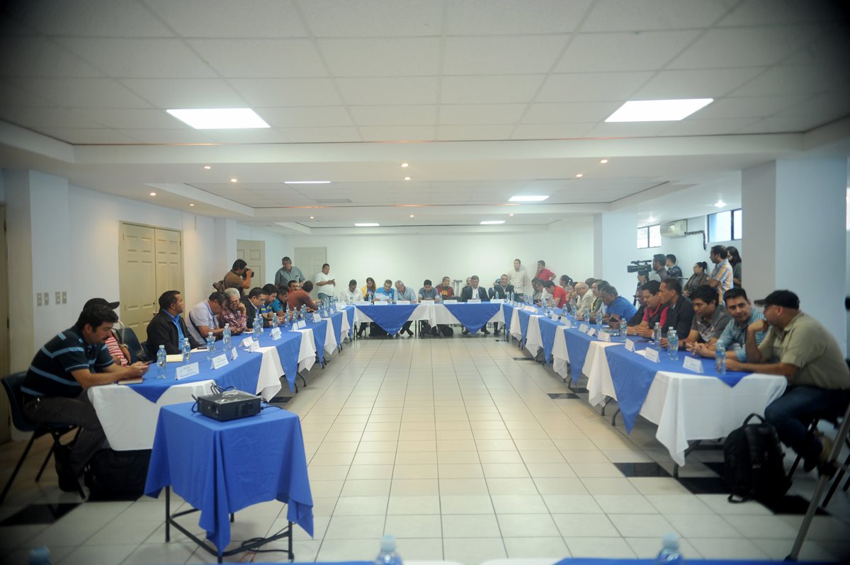 El pasado sábado los miembros de la asamblea volvieron a no aprobar la ampliación del mandato de la Fedefut. (Foto Prensa Libre: Edwin Fajardo)