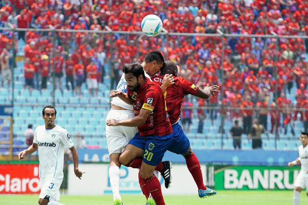 El clásico 286 terminó empatado a un gol. (Foto Prensa Libre: Carlos Vicente)