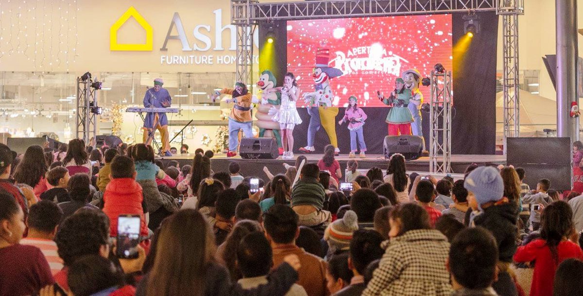 En Pradera Xela se presentó el show de Nancy de Chiquirrines Club, cientos de familias llegaron a ver el espectáculo. (Foto Prensa Libre: Cortesía Pradera Xela)