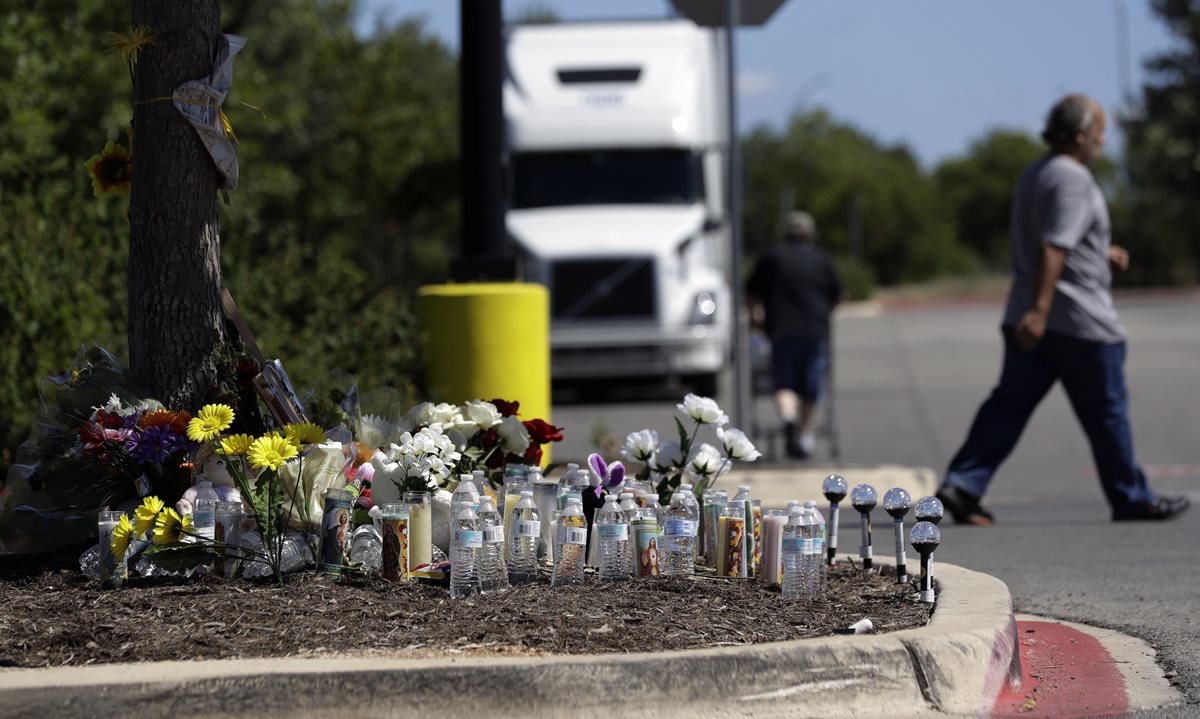 Tragedia en Texas replantea la crueldad de los traficantes de personas. (Foto Prensa Libre: AP)