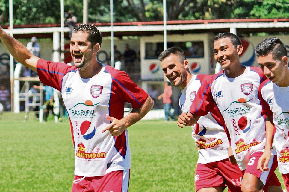 Deportivo Mictlán celebró en el torneo pasado el título, y ahora está en zona de descenso. (Foto Prensa Libre: Hemeroteca PL)