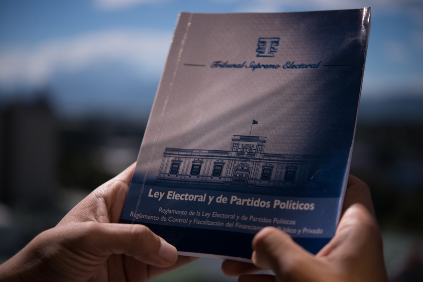 Analistas coinciden en que se debe reformar la actual Ley Electoral y de Partidos Politicos para transparentar el financiamiento. (Foto Prensa Libre: Hemeroteca PL)