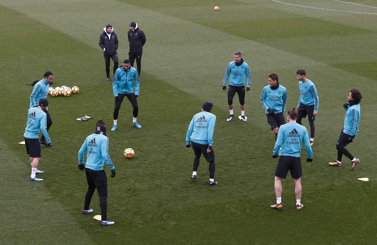 El Madrid se entrenó esta mañana bajo un ambiente alegre y positivo de cara al partido contra el Celta. (Foto Prensa Libre: EFE)