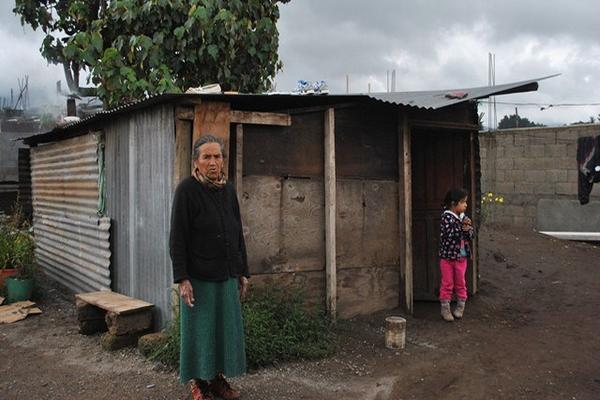 Vidal González, de El Recreo, San Marcos, perdió su casa por el terremoto del 2012,  y no recibió ayuda del Gobierno. (Foto Prensa Libre: Aroldo Marroquín)