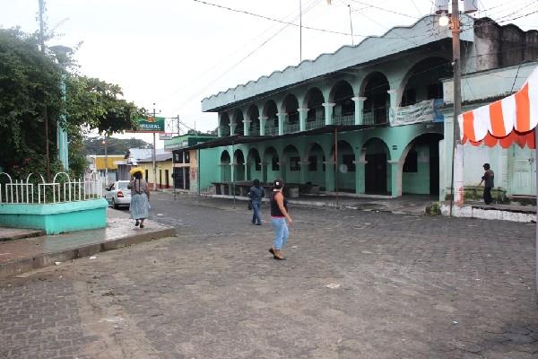 El edificio de la comuna de Pochuta resultó con daños durante los disturbios del 11 de septiembre último.