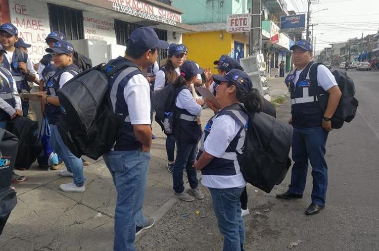 Censistas en un área de la capital. (Foto Prensa Libre: Hemeroteca PL)