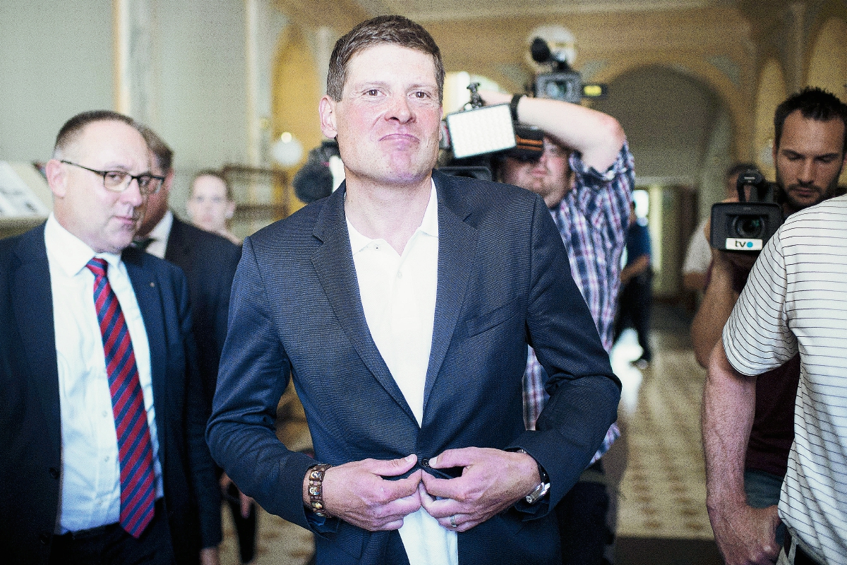 El exciclista alemán Jan Ullrich, durante un descanso de la sesión de su juicio en Zúrich, Suiza. (Foto Prensa Libre: EFE)