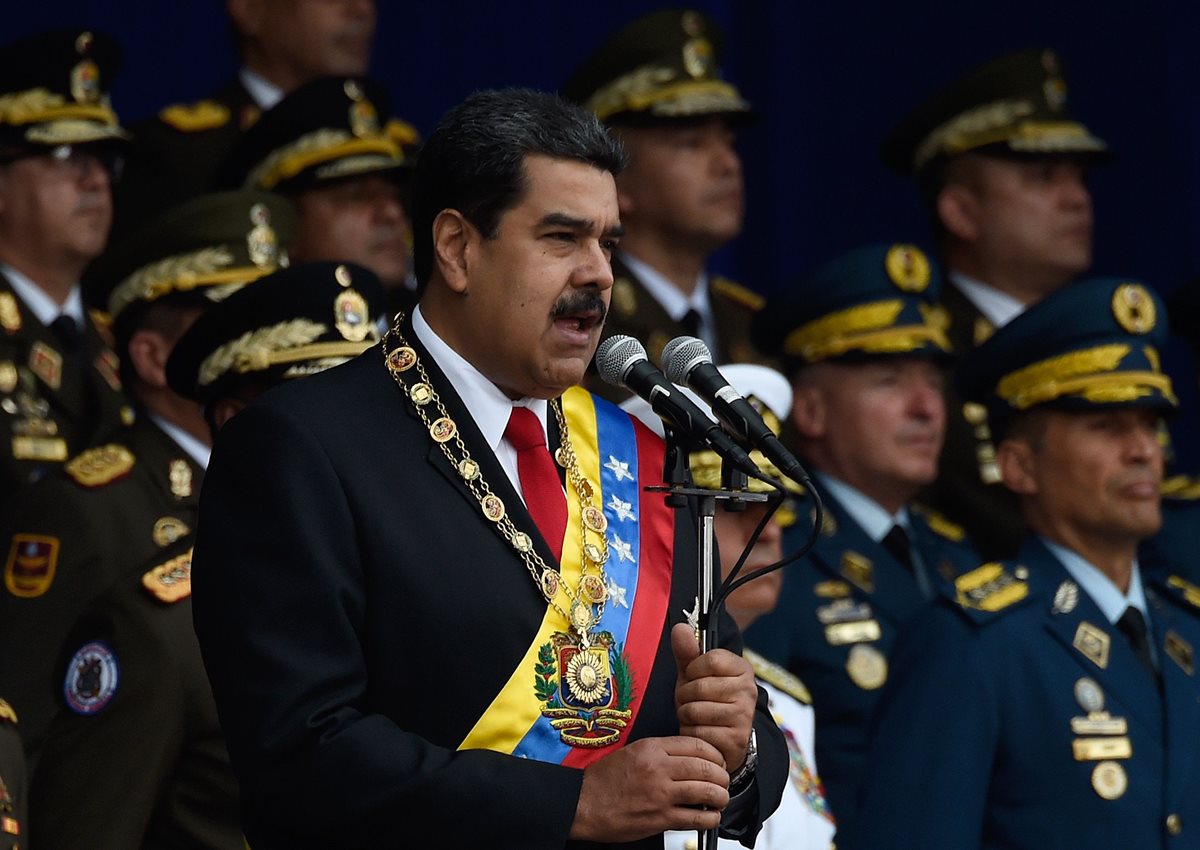 Iván Duque amenazó con denunciar al presidente de Venezuela, Nicolás Maduro ante la Corte Penal Internacional (CPI) junto a otros gobiernos y devolver la democracia al país petrolero con ayuda de la OEA.  (AFP)
