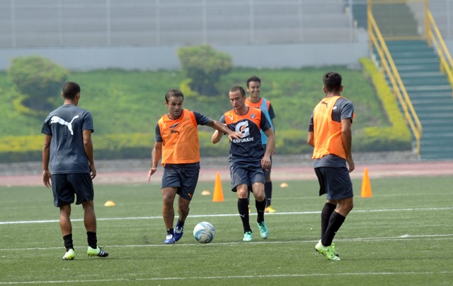 Comunicaciones y Marquense chocan en el estadio Mateo Flores. (Foto Prensa Libre: Francisco Sánchez)