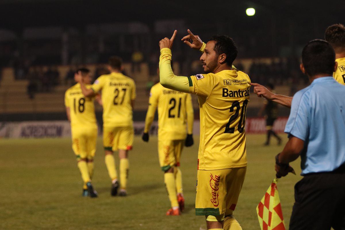 Diego Ruiz anotó el gol del triunfo y pidió apoyo sincero a la afición. (Foto Prensa Libre: Raúl Juárez)