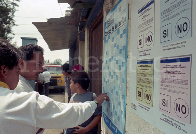 La campaña para asistir a la consulta popular de mayo de 1999 no fue suficiente, por lo que la afluencia fue solo del 18.5 por ciento -menos de un millón, de 4 millones habilitados en el padrón electoral-. (Foto: Hemeroteca PL)