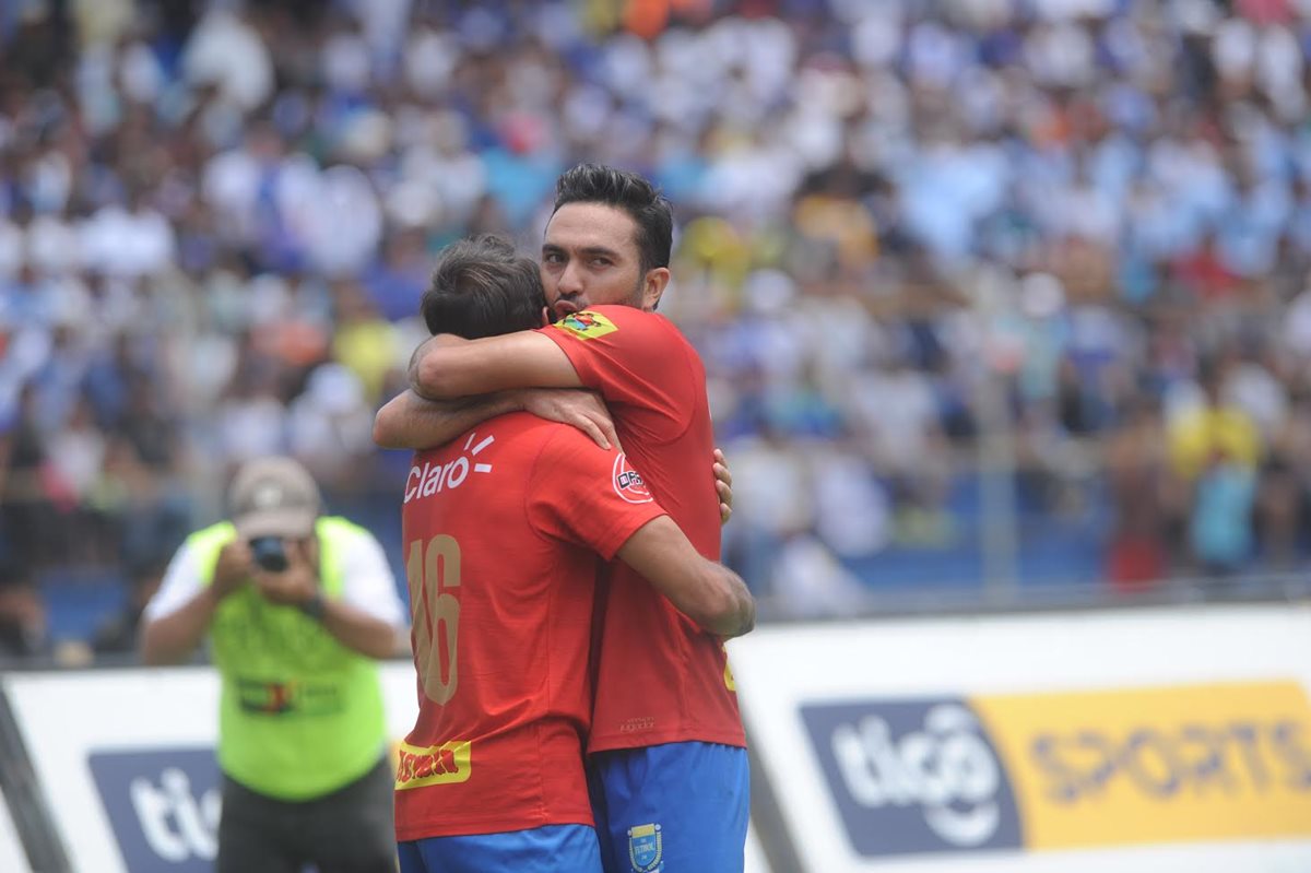 Carlos Kamiani Félix y Gastón Puerari hicieron una fiesta en Mazatenango. (Foto Prensa Libre: Edwin Fajardo)