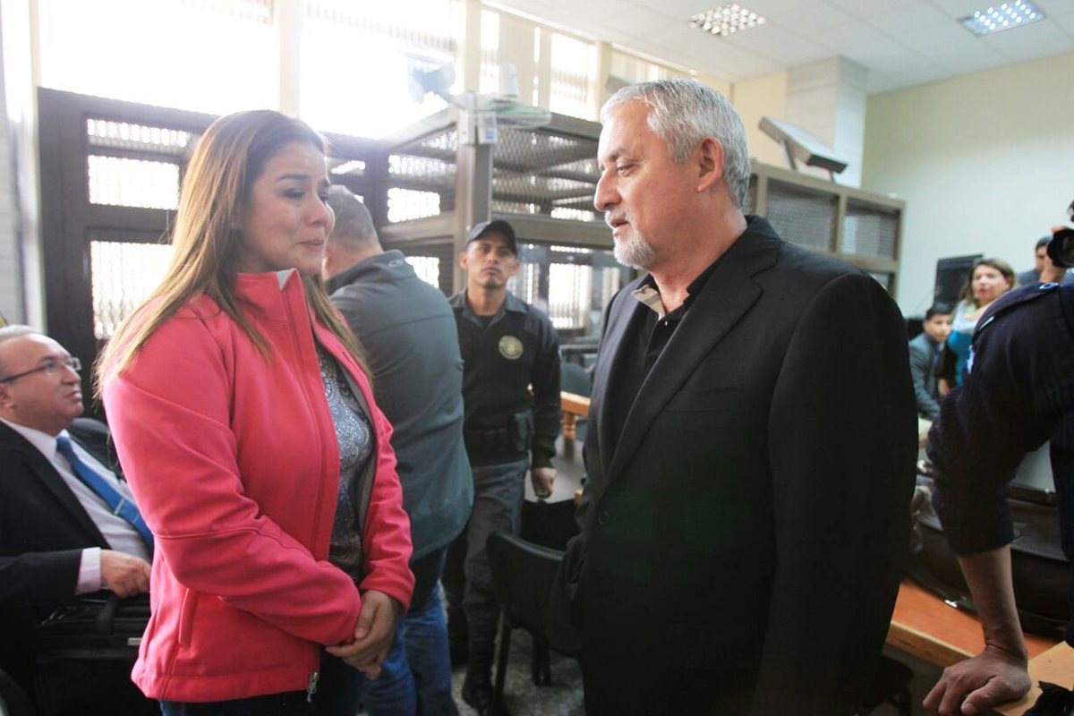 Otto Pérez Molina y Claudia Méndez,dos de los señalados en la estructura La Línea. (Foto Prensa Libre: Esbin García)