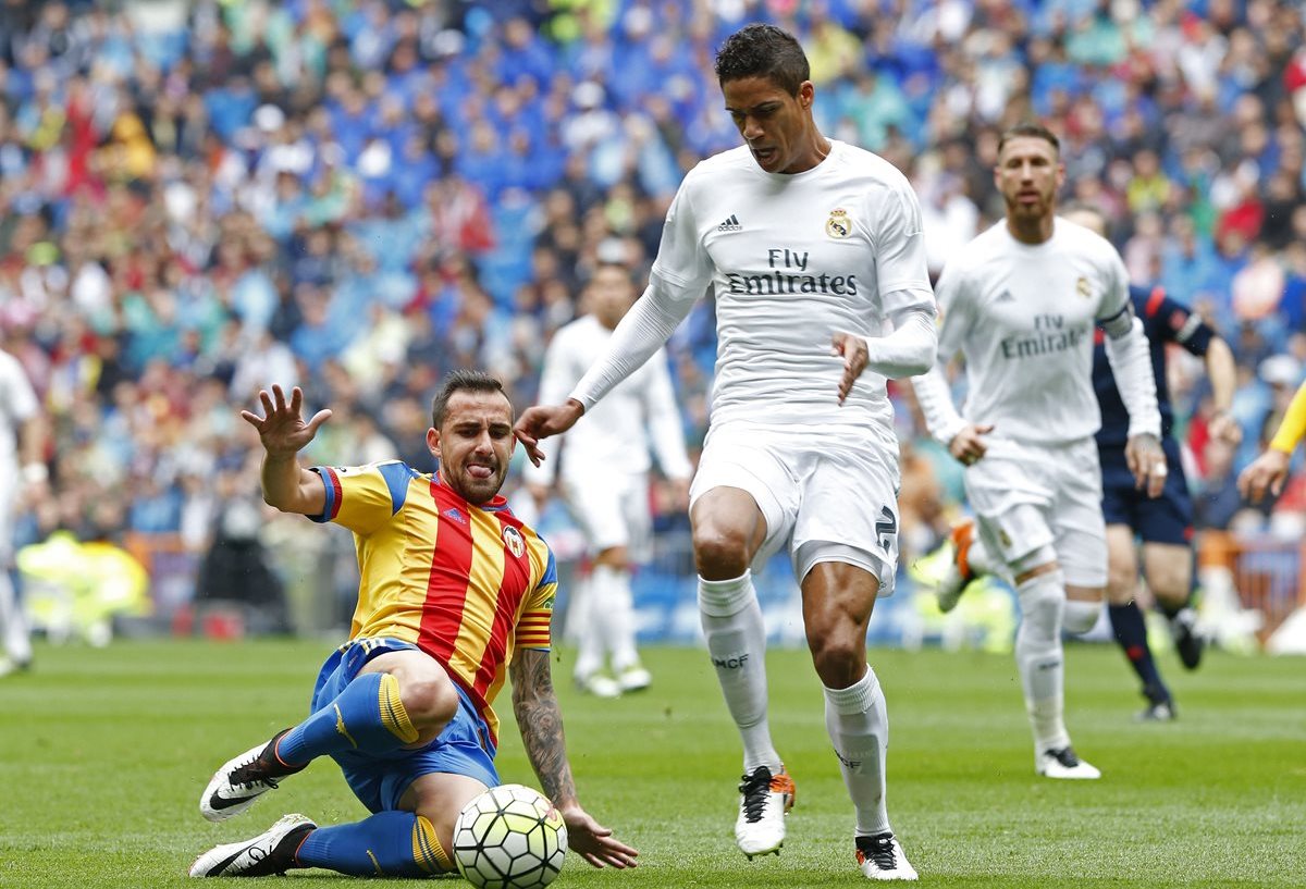 El defensa del Real Madrid, Raphael Varane,es de los favoritos de la afición para jugar con Francia en la Eurocopa. (Foto Prensa Libre: Hemeroteca)