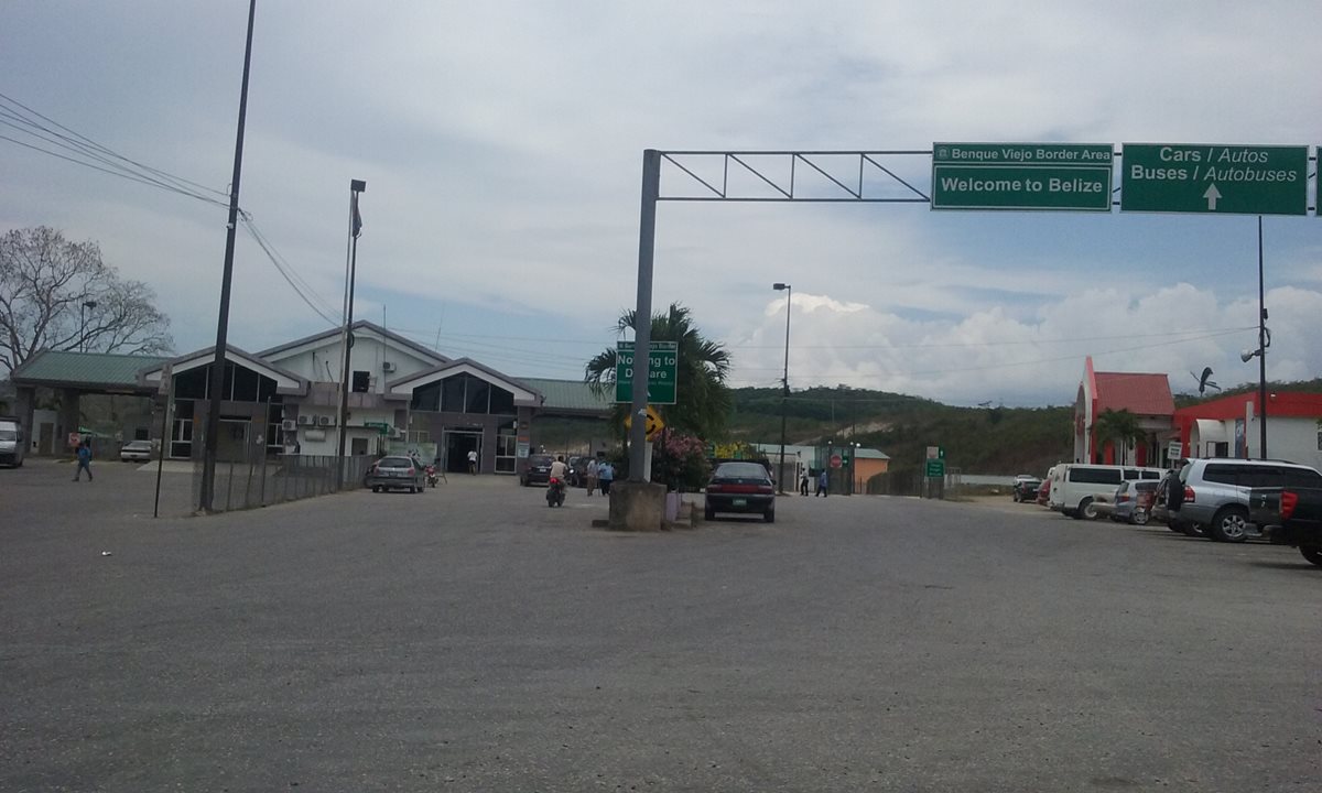 Aduana de Belice en Benque Viejo del Carmen, aproximadamente a 15 kilómetros del lugar donde ocurrió el ataque. (Foto Prensa Libre: Rigoberto Escobar)