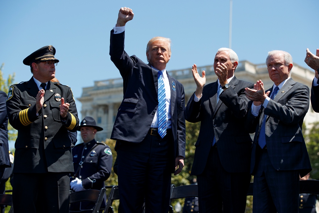 Trump dice que la MS incide en el crimen y violencia de EE. UU. (Foto Prensa Libre: AFP)