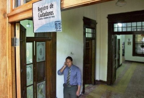 El Registro de Ciudadanos del Tribunal Supremo Electoral exige, por ley, a los candidatos a cargos públicos que presenten  finiquito extendido por la Contraloría.