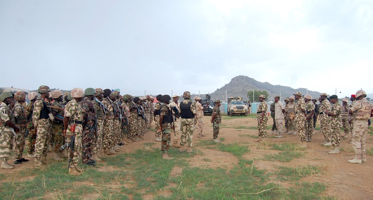 <em>Pistoleros de Boko Haram mataron al menos a 43 personas y quemaron tres aldeas en el noreste de Nigeria. (Foto Prensa Libre: AFP).</em>