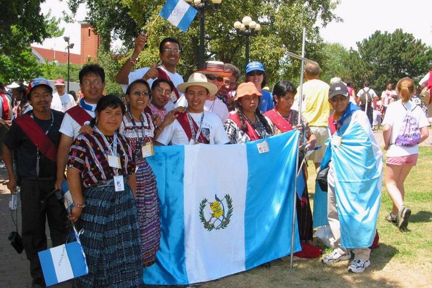 Jóvenes de la diócesis de El Quiché participando en la JMJ de Toronto en 2002. (Foto: Hemeroteca PL)