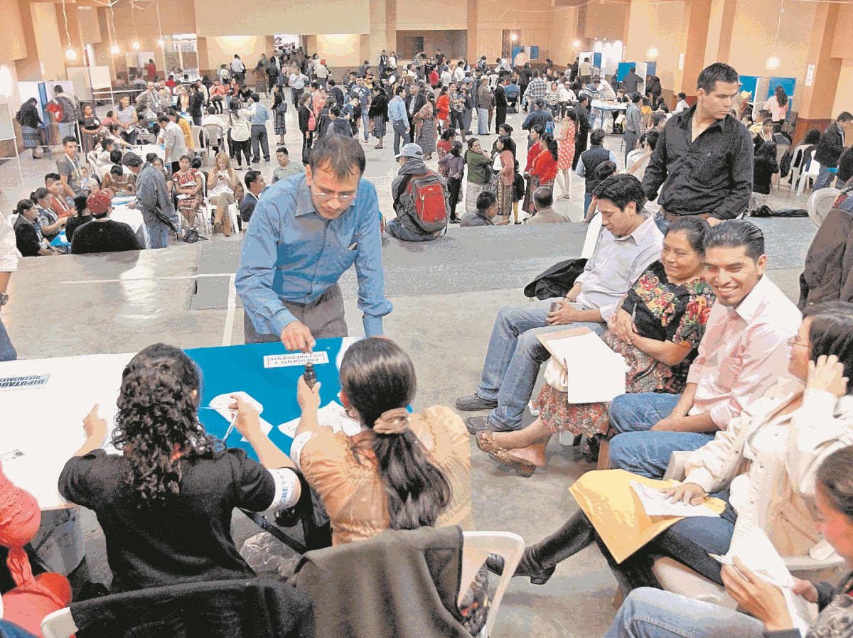 La Ley Electoral obliga a los partidos a nominar binomio presidencial o, en caso contrario, debe postular candidatos a diputados por la mitad más uno de distritos. (Foto Prensa Libre: Hemeroteca PL)