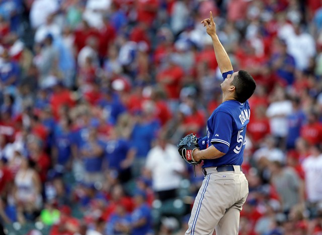 Roberto Osuna, celebra el triunfo de los Azulejos de Toronto. (Foto Prensa Libre: AP)