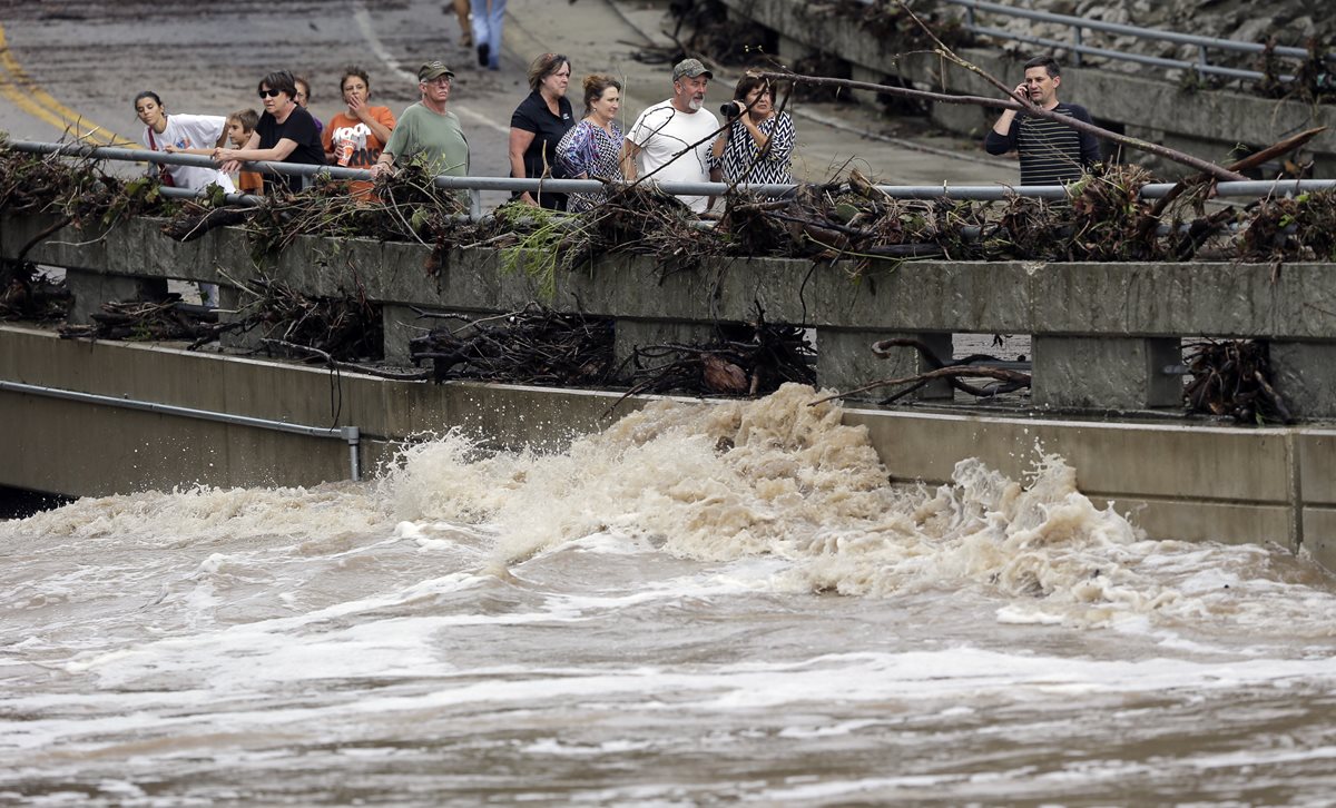 La tormenta llevó fuerte lluvia y vientos que desbordaron ríos y provocaron evacuaciones. (Foto Prensa Libre: AP).