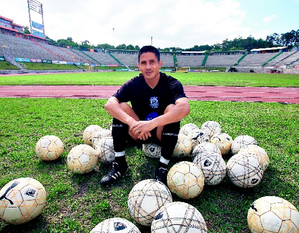 Rigoberto Gómez es un ícono en Comunicaciones. (Foto Prensa Libre: Hemeroteca PL)