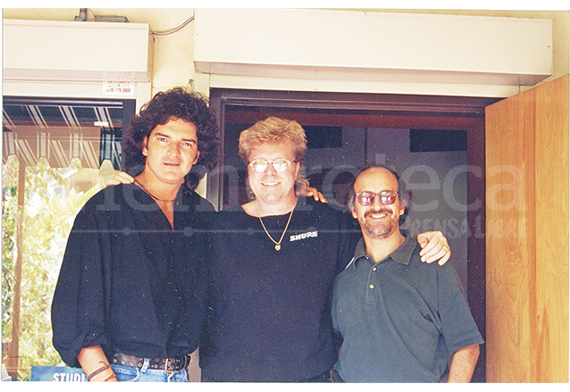 Ricardo Arjona, María Villagrán y John Robinson en Los Ángeles grabando el tema de la canción Si el norte fuera el sur. (Foto: Hemeroteca PL)