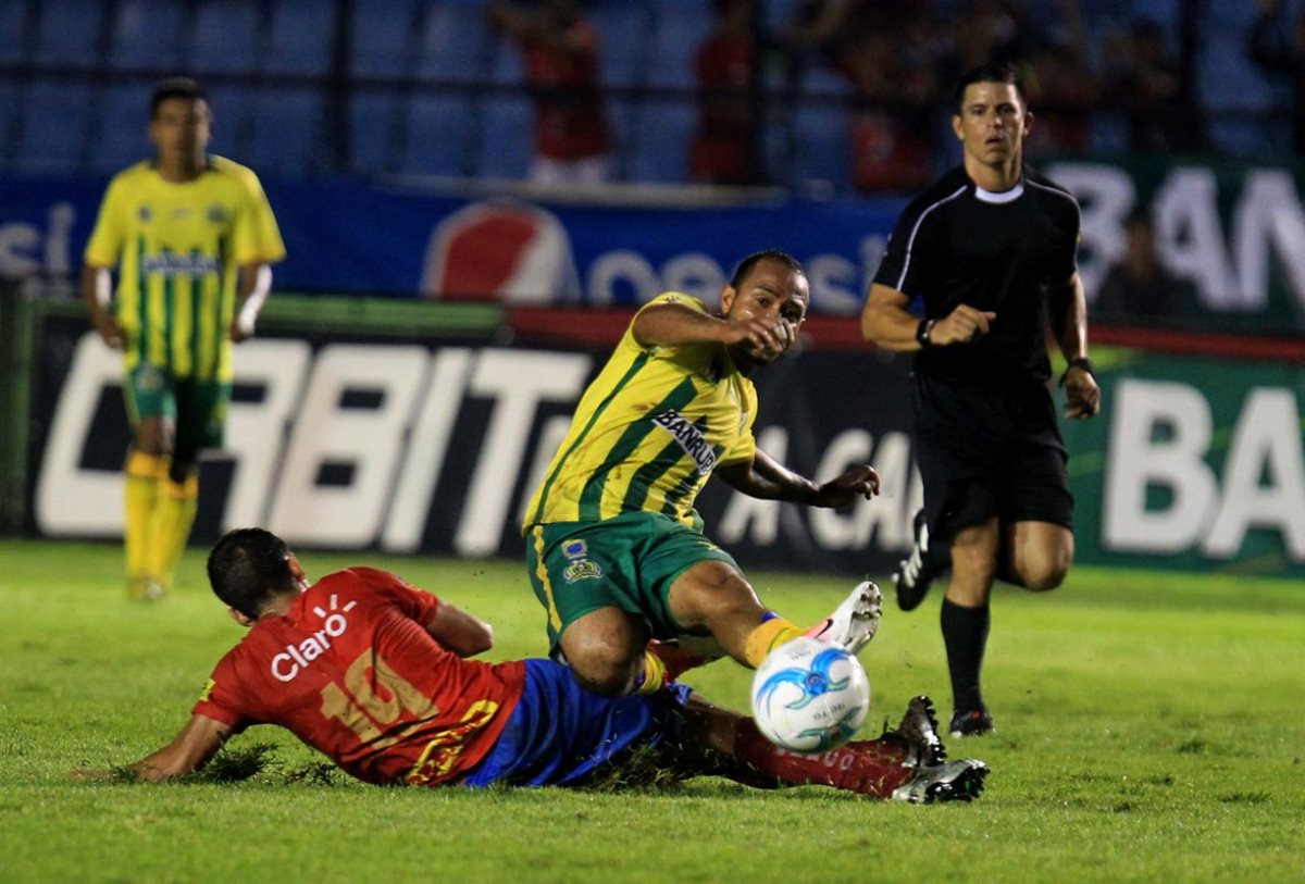 El equipo rojo frenó la ofensiva de Guasta.