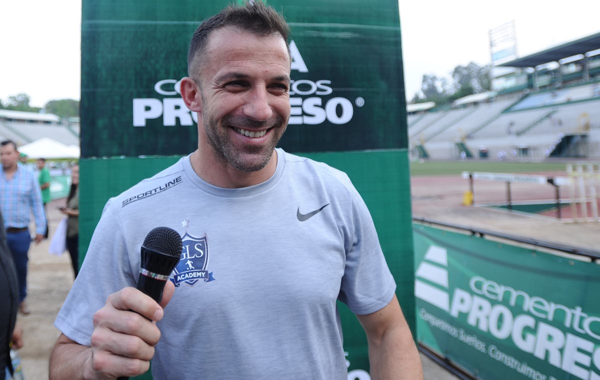 Alessandro Del Piero conversa con TodoDeportes en el coloso de la zona 6. (Foto Prensa Libre: Francisco Sánchez)