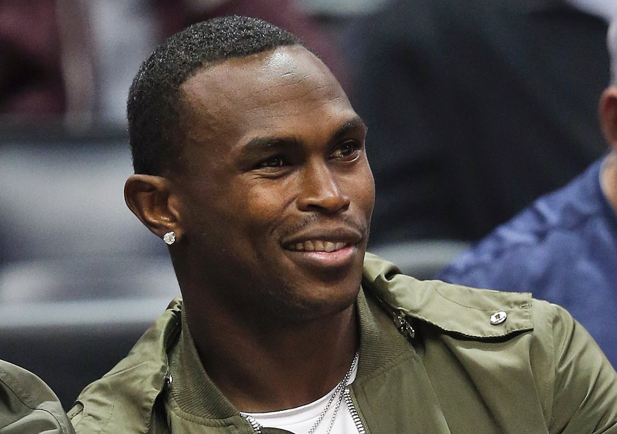 Julio Jones perdió un valioso arete en el Lago de Georgia. (Foto Prensa Libre: AP)