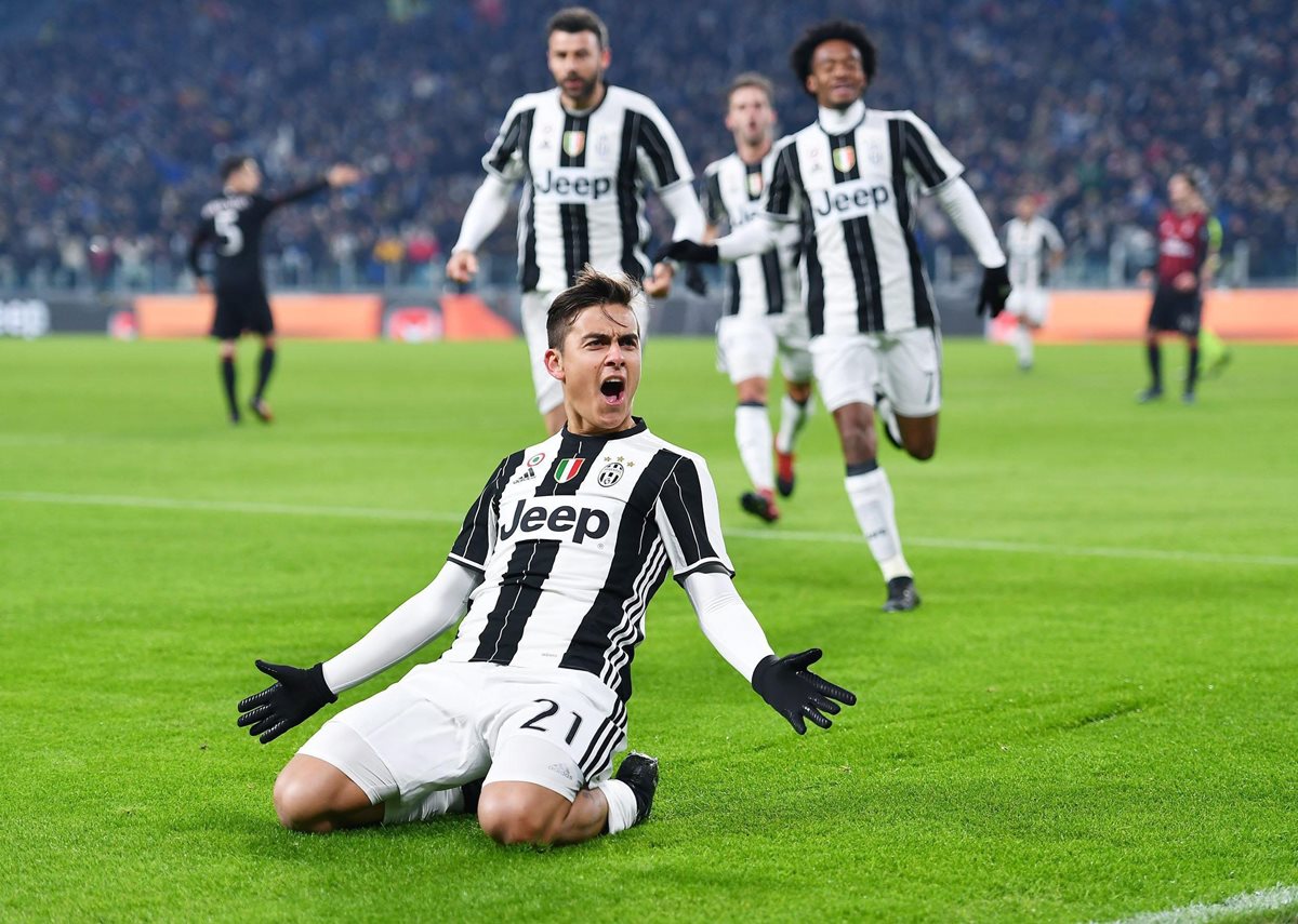 Paulo Dybala de Juventus celebra su gol ante Milán. (Foto Prensa Libre: EFE)