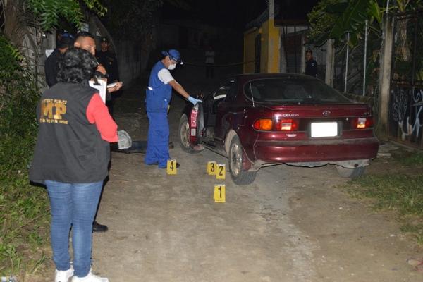 Crimen fue cometido frente a la vivienda de la víctima. (Foto Prensa Libre: Víctor Gómez)<br _mce_bogus="1"/>