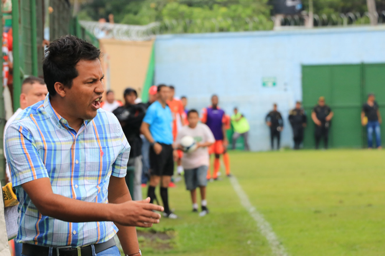 Amarini Villatoro se ha consolidado cOn entrenador en el banquillo de Deportivo Guastatoya. (Foto Prensa Libre: Hemeroteca PL)