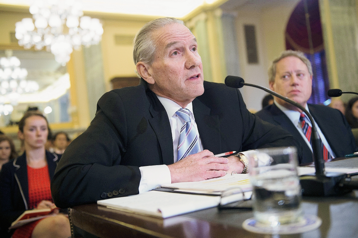 El secretario general y director ejecutivo de la Federación Estadounidense de Fútbol Dan Flynn testifica ante el comité del Senado estadounidense en temas de Comercio, Ciencia y Transporte en Washington (Estados Unidos). (Foto Prensa Libre: EFE)