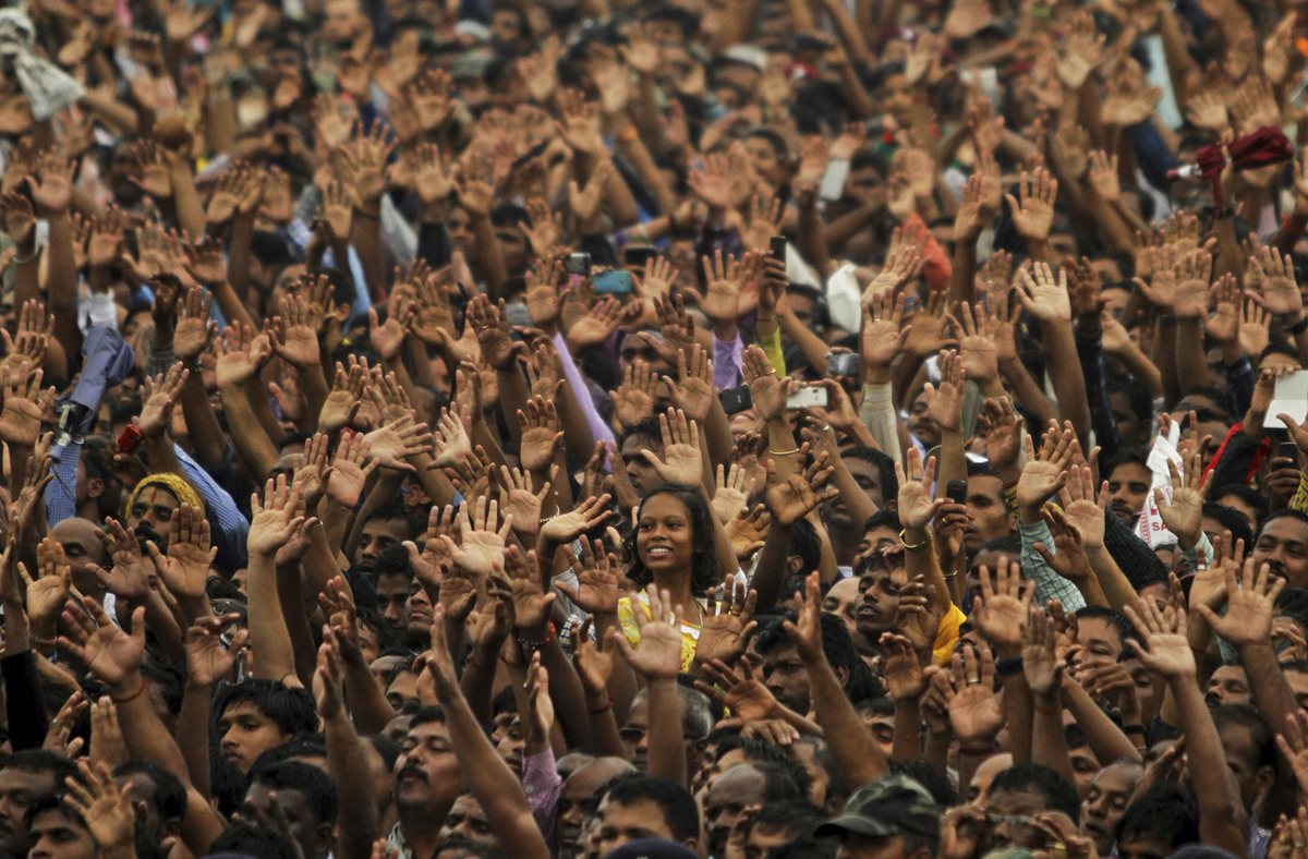 <em>La población de la India seguirá creciendo durante varias décadas y alcanzará los mil 500 millones en el 2030 y los mil 700 en el 2050. (Foto Prensa Libre: AP)</em>