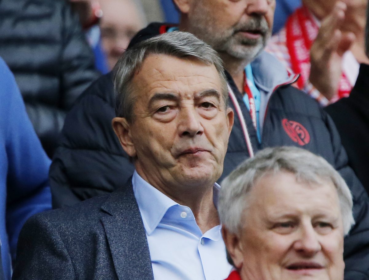 Wolfgang Niersbach acudió el pasado sábado a un encuentro de la Bundesliga entre el FSV Mainz 05 y VfL Wolfsburgo. (Foto Prensa Libre: AP)