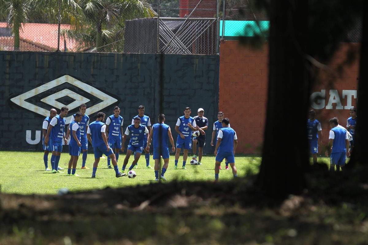 La Bicolor entrenó a puerta cerrada en el proyecto Goal de la zona 15. (Foto Prensa Libre: Carlos Vicente)