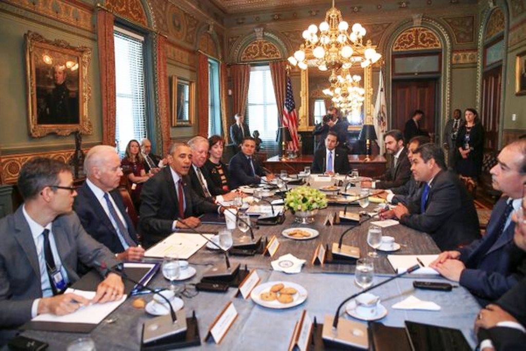 Barack Obama y Jimmy Morales durante la reunión sostenida este martes. (Foto Prensa Libre: @GuatemalaGob)